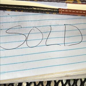 Chic Gold Necklace with Intricate Detailing